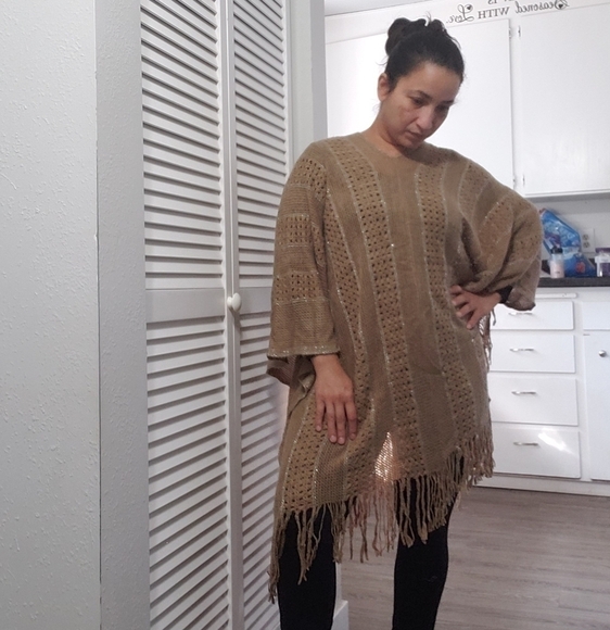 Bcbgmaxazria Tan Silver Metallic Fringe Poncho, one size - Picture 4 of 12